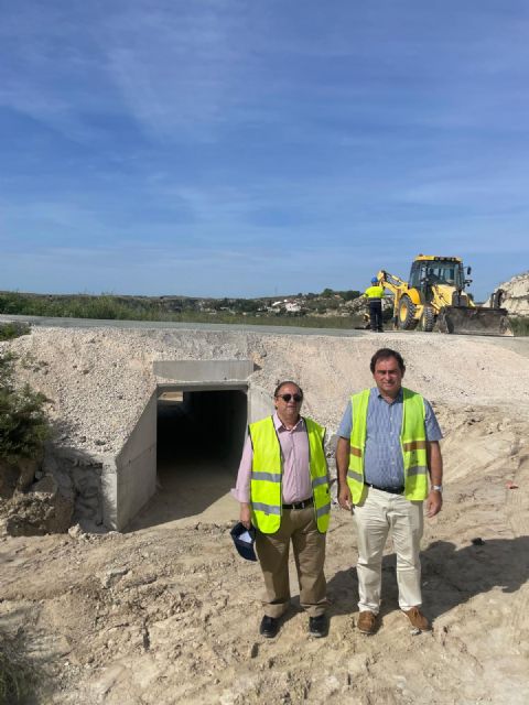 Fomento invierte más de 108.000 euros en reparar la carretera RM-B31 que une Campos del Río con la pedanía de Los Rodeos Fomento invierte más de 108.000 euros en reparar la carretera RM-B31 que une Campos del Río con la pedanía de Los Rodeos