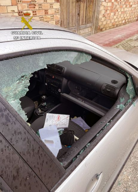 La Guardia Civil sorprende a un experimentado delincuente después de robar en siete coches La Guardia Civil sorprende a un experimentado delincuente después de robar en siete coches