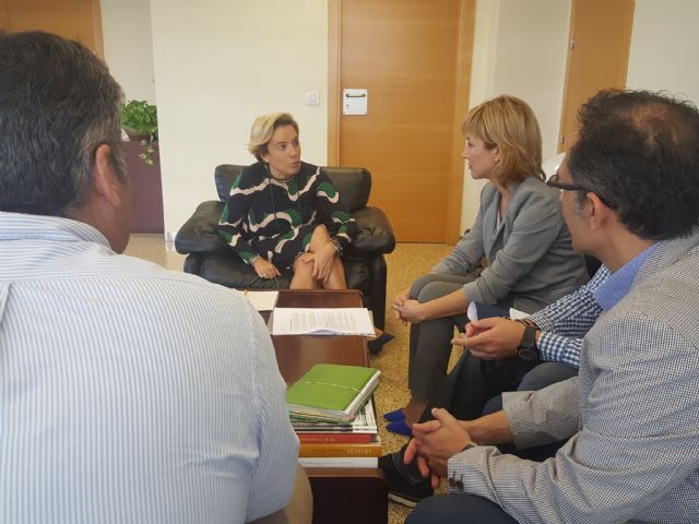 La alcaldesa de Campos del Río se reúne con la Consejera de Agua, Agricultura y Medio Ambiente