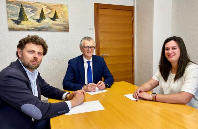 La candidata del PP de Campos del Río se reúne con el consejero de Salud para tratar mejoras sanitarias para el municipio La candidata del PP de Campos del Río se reúne con el consejero de Salud para tratar mejoras sanitarias para el municipio